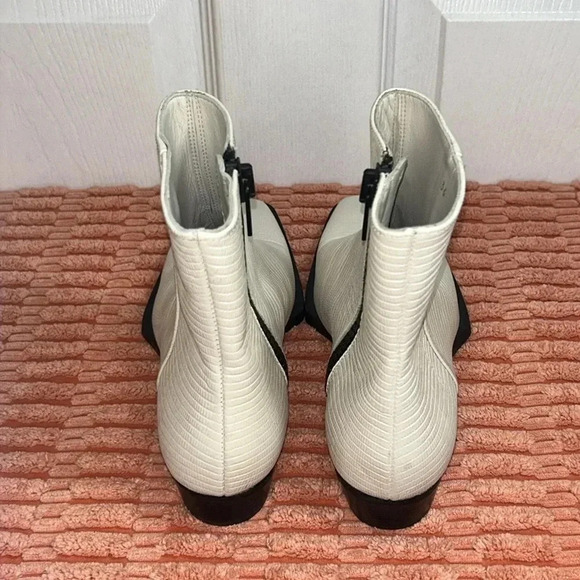 FRAME LeMaddox Lizard bootie EU 36 white boot black zipper - very sexy! EUC - Picture 4 of 15